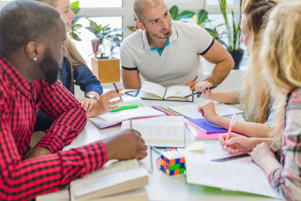 Planificación e implementación para los procesos de enseñanza y aprendizaje.